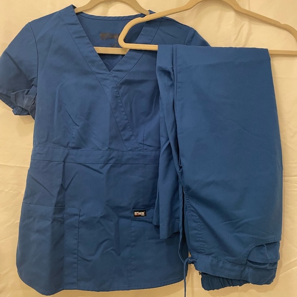 Grey's Anatomy Scrubs - Picture 1 of 1